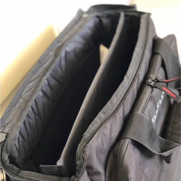 Rare Oakley official Military Breach Range Transport Duffle Bag Black/Red - Picture 3 of 10